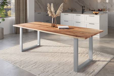 Baumkantentisch Akazie natur mit schwarzen Resin-Adern 280 x 100 cm U-Gestell silber POLLY