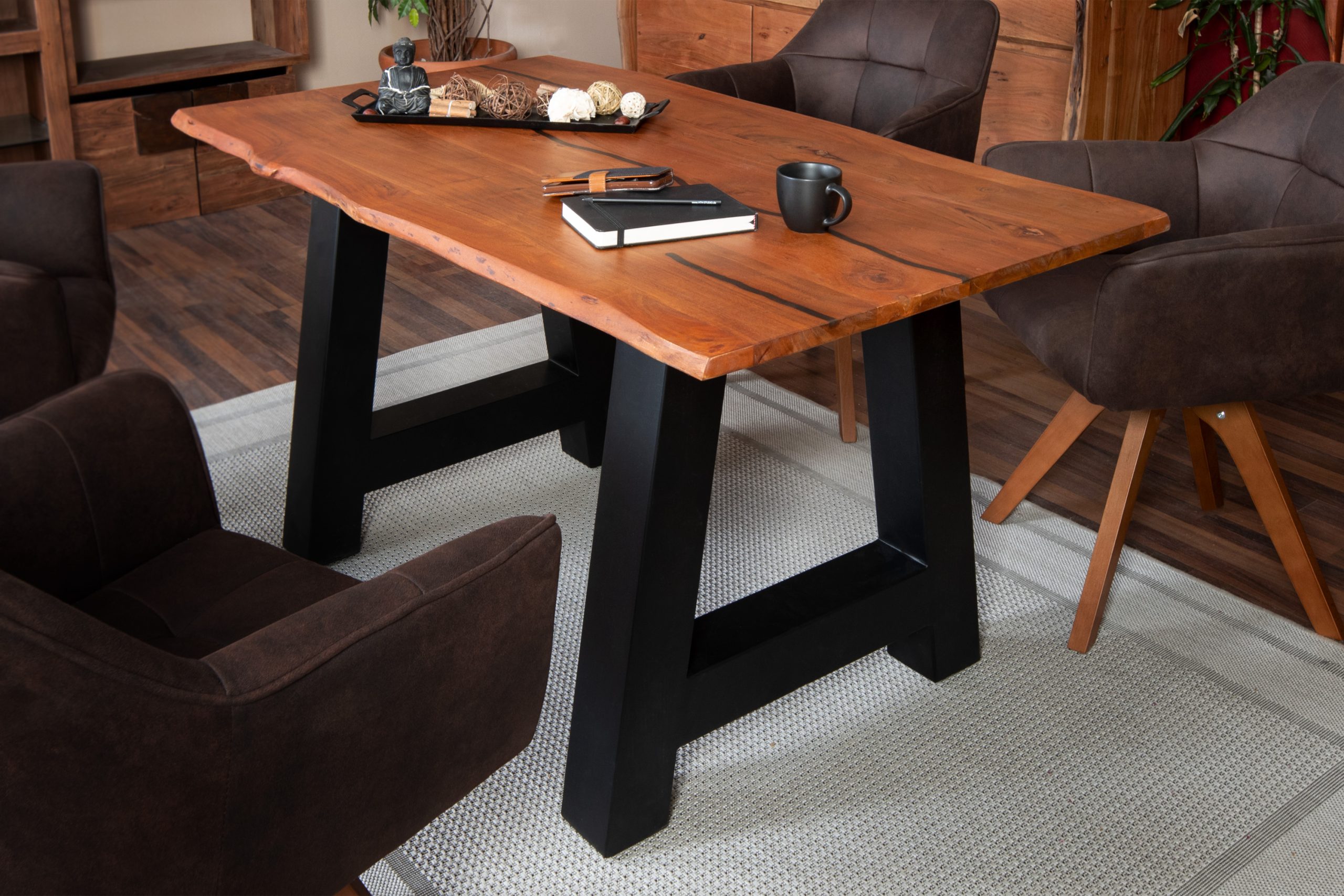 Baumkantentisch Akazie nussbaum mit schwarzen Resin-Adern 120 x 80 A-Gestell schwarz POLLY – Bild 4