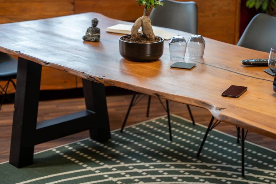 SAM_NEU-Esszimmer-Baumkante-Tische-Polly-Nussbaum-A-Form-schwarz-300-Polly_nuss_300_schwarz_05