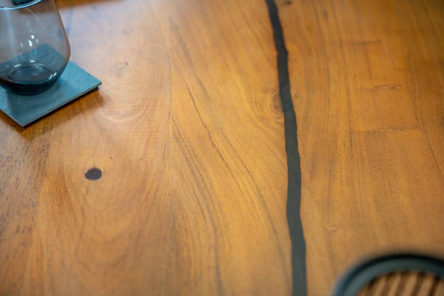 SAM_NEU-Esszimmer-Baumkante-Tische-Polly-Nussbaum-A-Form-schwarz-300-Polly_nuss_300_schwarz_06