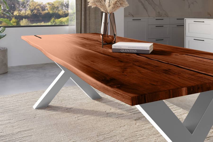 SAM_NEU-Esszimmer-Baumkante-Tische-Polly-Nussbaum-X-Form-silber-300-BKT_Polly_Akazie_nuss_resin_300_X_silber_neu_04