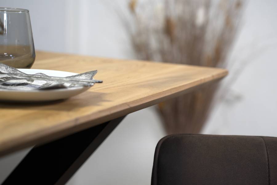 SAM_NEU-Esszimmer-Esszimmertische-Andi_Schweizerkante-140-Andi_X_Gestell_140_07-3