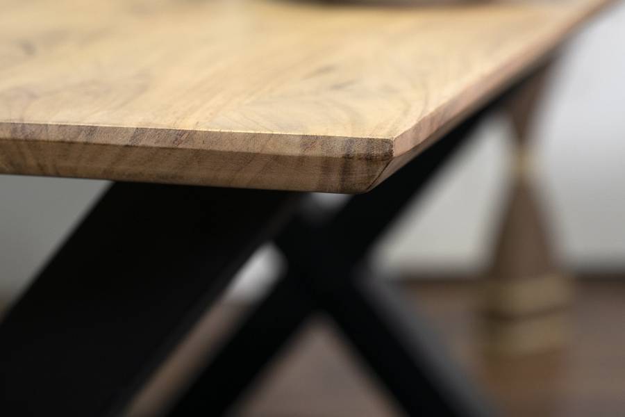 SAM_NEU-Esszimmer-Esszimmertische-Andi_Schweizerkante-180-Andi_X_Gestell_180_04-3