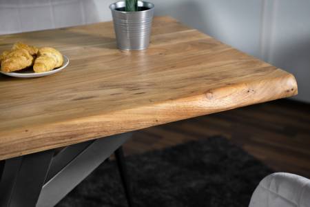 SAM_NEU-Esszimmer-Baumkante-Tische-Cali_aufgedoppelt-Spider_Gestell-BKT-natur-silber-140-BKT_Cali_04-3