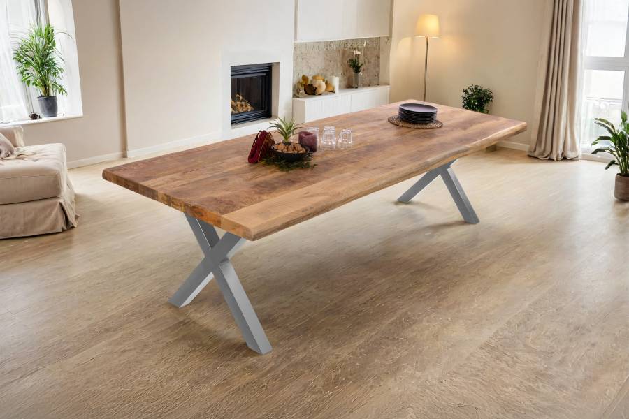 SAM_NEU-Esszimmer-Baumkante-Tische-Cali_aufgedoppelt-X_Gestell-mango-silber-260-BKT_Cali_mango_rough_01