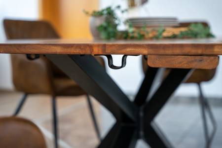 SAM_NEU-Esszimmer-Baumkante-Tische-Jannik-nougat-120-BKT_Jannik_nougat_08-2