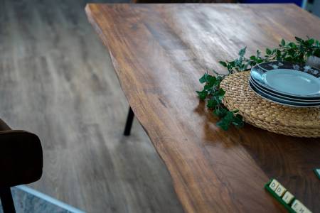 SAM_NEU-Esszimmer-Baumkante-Tische-Jannik-nougat-160-BKT_Jannik_nougat_05-2