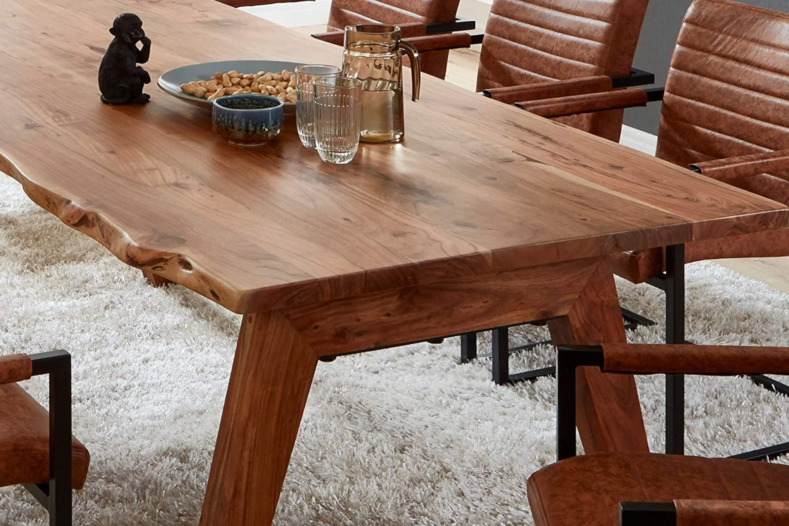 Nussbaumfarbener Baumkantentisch aus Akazienholz