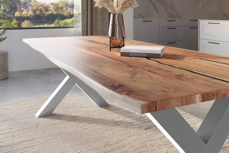 SAM_NEU-Esszimmer-Baumkante-Tische-Polly-Natur-X-Form-silber-260-BKT_Polly_Akazie_natur_resin_260_X_silber_neu_04