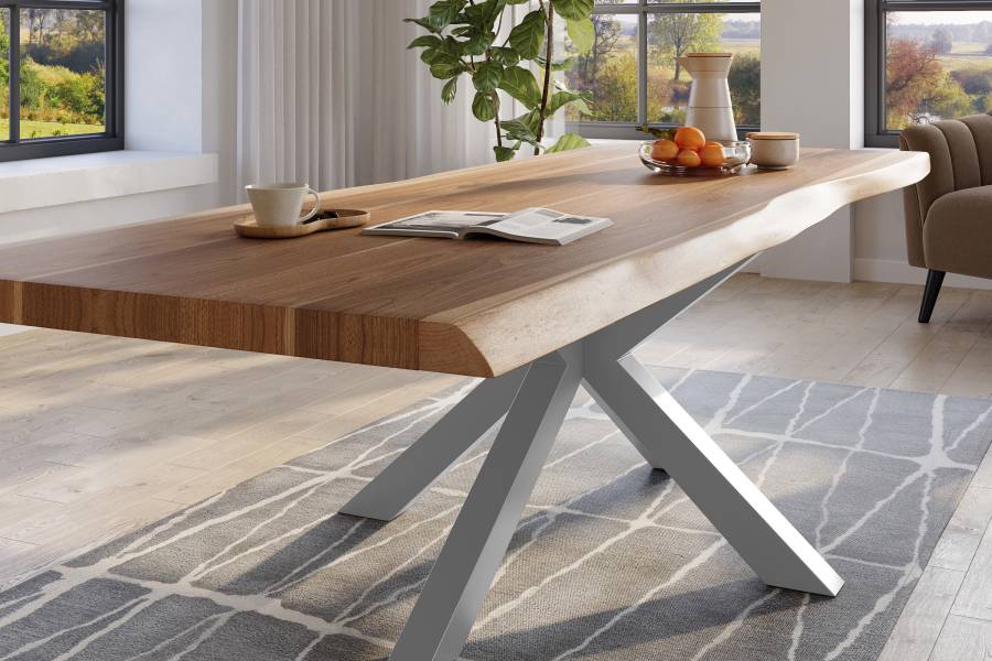 SAM_NEU-Esszimmer-Baumkante-Tische-Titan-Natur-Spider-Silber-320×120-ML_Titan_320x120_natur_Spider_silber_04-2