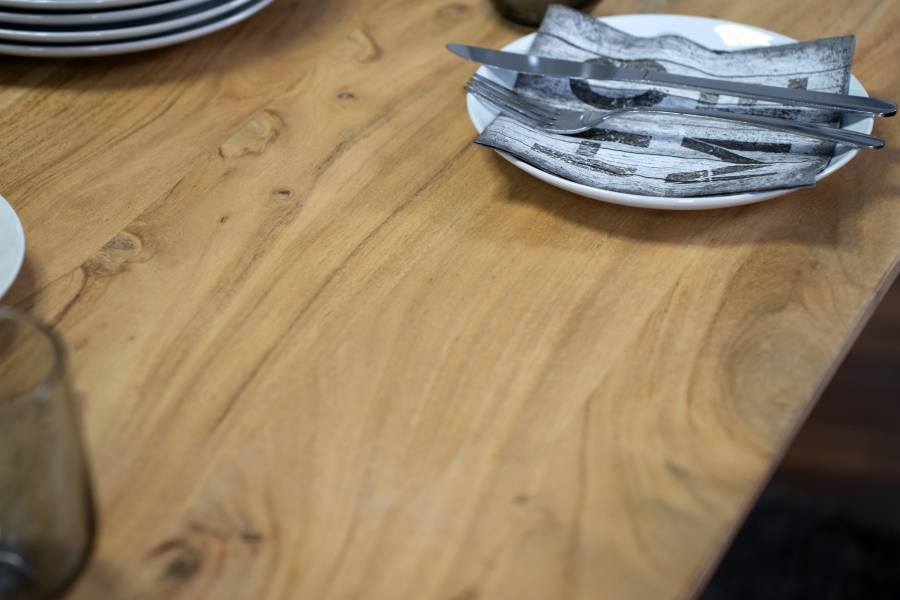 SAM_NEU-Esszimmer-Esszimmertische-Andi_Schweizerkante-240-Andi_X_Gestell_240_05-2