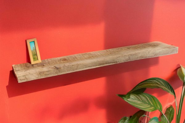 Wandregal Mangoholz massiv & rau 140x20 cm Holzregal Steckboard Baumkante AMANDA