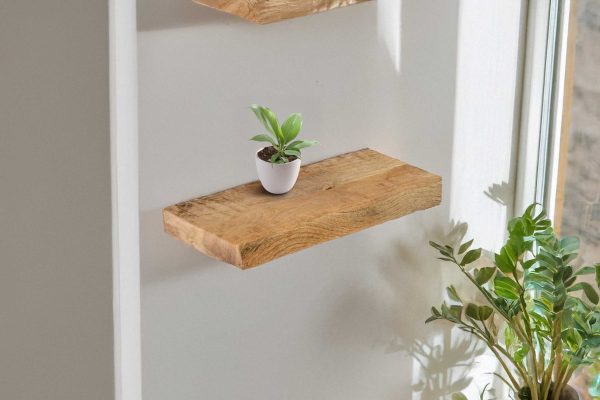 Wandregal Mangoholz massiv & rau 40x20 cm Holzregal Steckboard Baumkante AMANDA