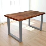 SAM_NEU-Esszimmer-Baumkante-Tische-Cali-Mango20Honig-U-Gestell-140-silber-BKT_Cali_mango_01