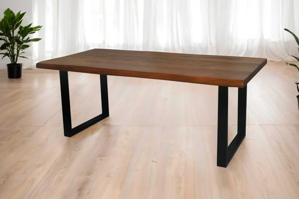 SAM_NEU-Esszimmer-Baumkante-Tische-Cali-Mango20Honig-U-Gestell-220-schwarz-BKT_Cali_mango_01