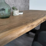 SAM_NEU-Esszimmer-Baumkante-Tische-Cali_aufgedoppelt-A_Gestell-natur-schwarz-300-BKT_Cali_natur_schwarz_300_04