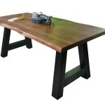 SAM_NEU-Esszimmer-Baumkante-Tische-Cali_aufgedoppelt-A_Gestell-nuss-schwarz-180-Cali_nuss_schwarz_180_neu_01
