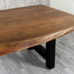 SAM_NEU-Esszimmer-Baumkante-Tische-Cali_aufgedoppelt-A_Gestell-nuss-schwarz-260-BKT_Cali_nuss_schwarz_260_04
