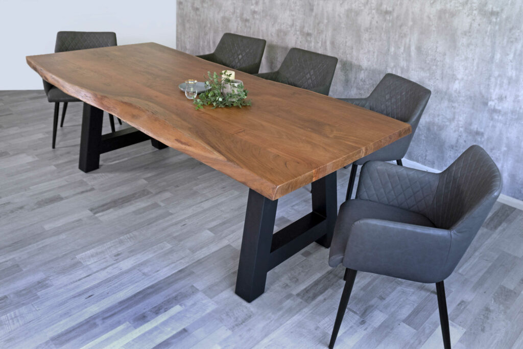 SAM_NEU-Esszimmer-Baumkante-Tische-Cali_aufgedoppelt-A_Gestell-nuss-schwarz-260-BKT_Cali_nuss_schwarz_260_05