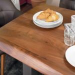 SAM_NEU-Esszimmer-Baumkante-Tische-Cali_aufgedoppelt-A_Gestell-nuss-silber-140-Cali_nuss_silber_neu_140_04