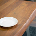 SAM_NEU-Esszimmer-Baumkante-Tische-Cali_aufgedoppelt-A_Gestell-nuss-silber-220-Cali_nuss_silber_neu_220_05