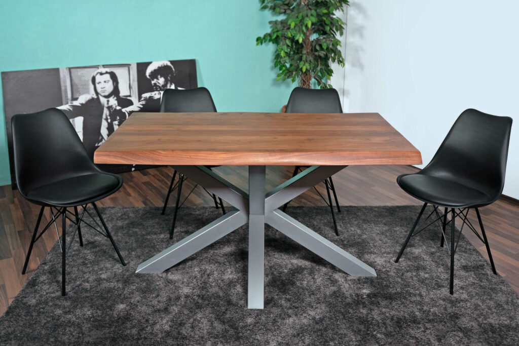 SAM_NEU-Esszimmer-Baumkante-Tische-Cali_aufgedoppelt-Spider_Gestell-nuss-silber-180-Cali_nussbaum_180_05