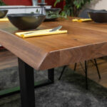SAM_NEU-Esszimmer-Baumkante-Tische-Cali_aufgedoppelt-U_Gestell-nuss-schwarz-160-Cali_160_nuss_U_04