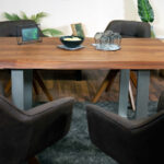 SAM_NEU-Esszimmer-Baumkante-Tische-Cali_aufgedoppelt-U_Gestell-nuss-silber-140-Cali_140_nuss_U_07