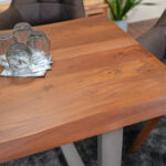 SAM_NEU-Esszimmer-Baumkante-Tische-Cali_aufgedoppelt-U_Gestell-nuss-silber-160-Cali_160_nuss_U_04