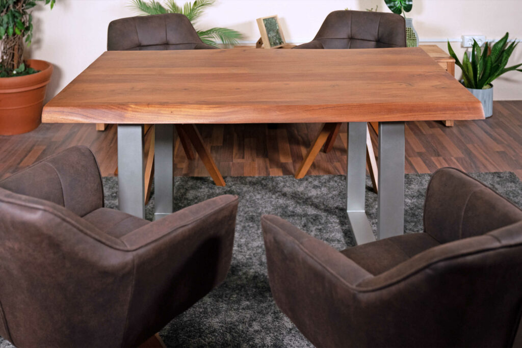 SAM_NEU-Esszimmer-Baumkante-Tische-Cali_aufgedoppelt-U_Gestell-nuss-silber-180-Cali_180_nuss_U_06