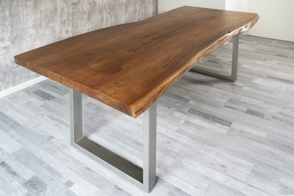 SAM_NEU-Esszimmer-Baumkante-Tische-Cali_aufgedoppelt-U_Gestell-nuss-silber-300-BKT_Cali_nuss_silber_300_02