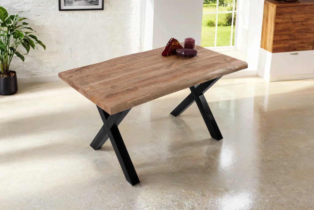 SAM_NEU-Esszimmer-Baumkante-Tische-Cali_aufgedoppelt-X_Gestell-mango-schwarz-140-BKT_Cali_mango_rough_01