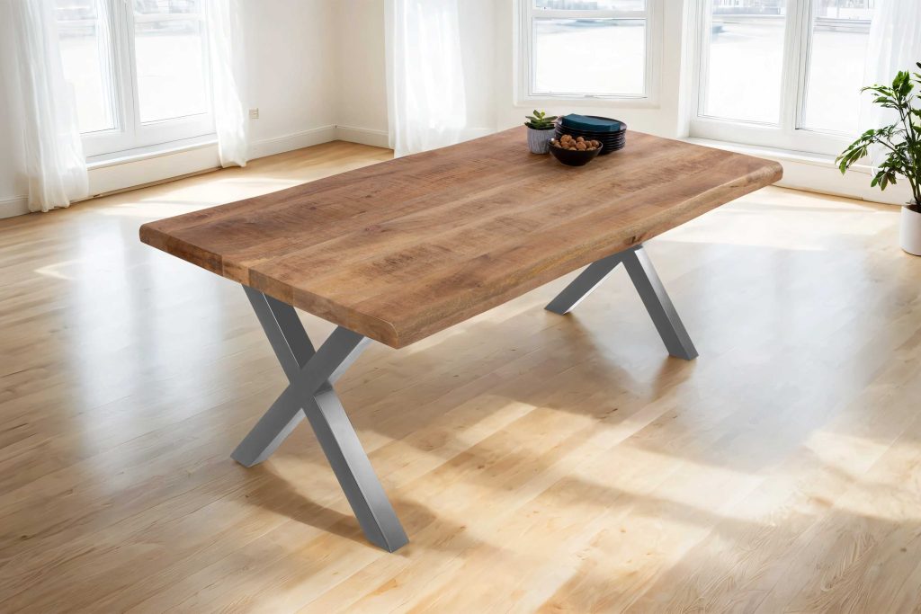SAM_NEU-Esszimmer-Baumkante-Tische-Cali_aufgedoppelt-X_Gestell-mango-silber-180-BKT_Cali_mango_rough_01