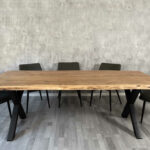 SAM_NEU-Esszimmer-Baumkante-Tische-Cali_aufgedoppelt-X_Gestell-natur-schwarz-240-BKT_Cali_natur_schwarz_240_04