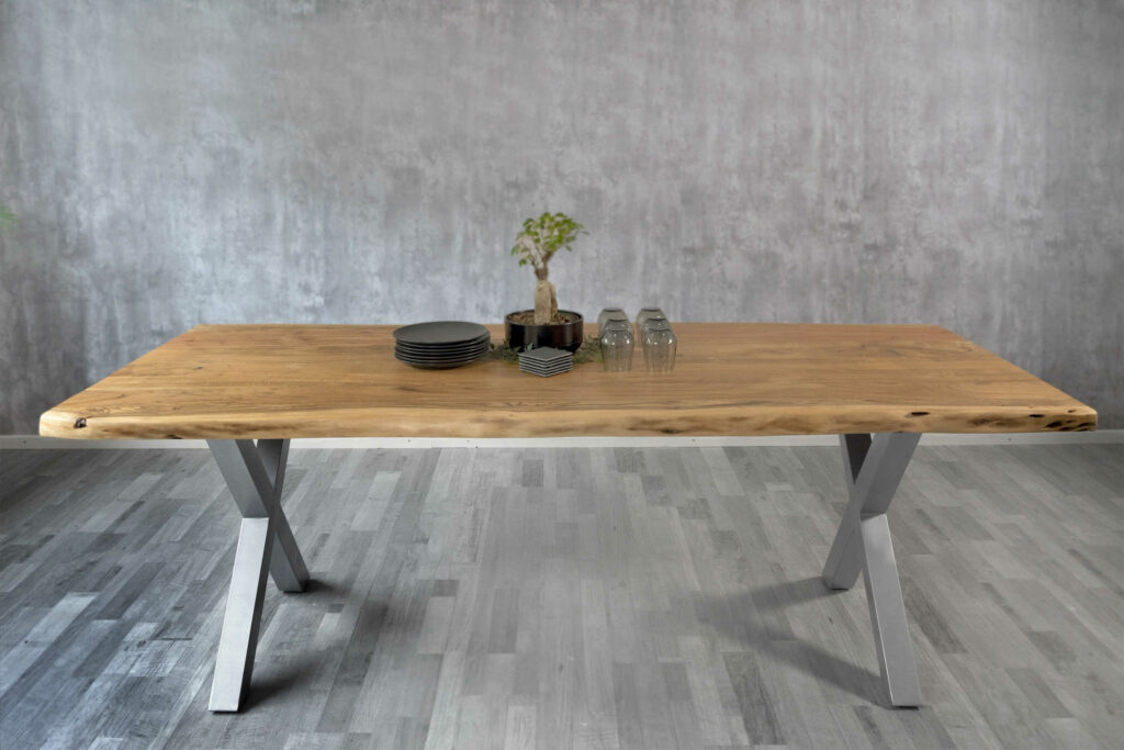 SAM_NEU-Esszimmer-Baumkante-Tische-Cali_aufgedoppelt-X_Gestell-natur-silber-260-BKT_Cali_natur_silber_260_02