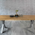 SAM_NEU-Esszimmer-Baumkante-Tische-Cali_aufgedoppelt-X_Gestell-natur-silber-260-BKT_Cali_natur_silber_260_02