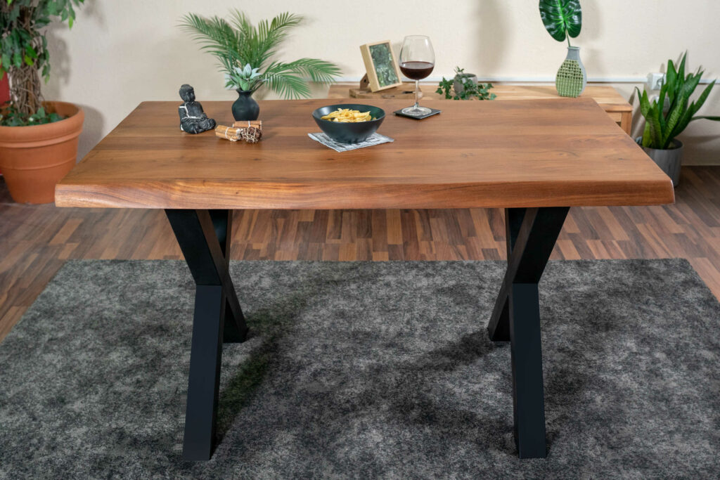SAM_NEU-Esszimmer-Baumkante-Tische-Cali_aufgedoppelt-X_Gestell-nuss-schwarz-160-Cali_nussbaum_160_x_05