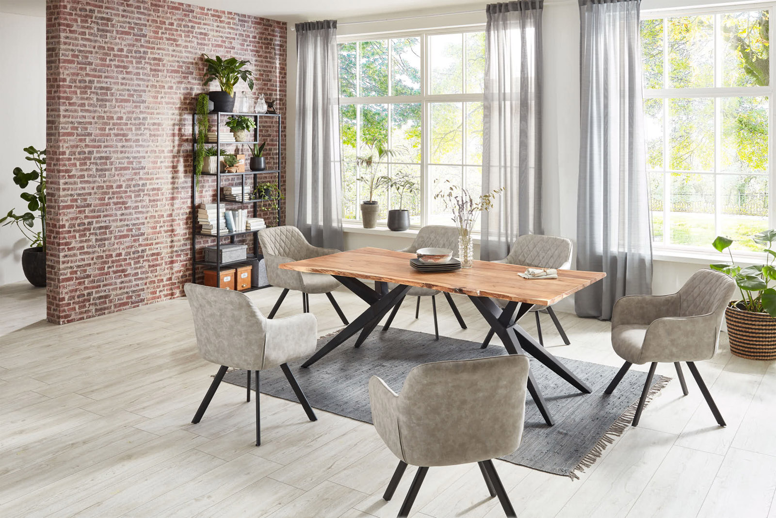 SAM_NEU-Esszimmer-Baumkante-Tische-Conni-natur-200-Conni_naturfarben_schwarz_200_neu_02-26