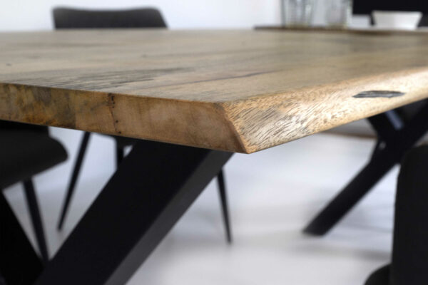 Baumkantentisch Mangoholz Esstisch Vintage-Optik 200 x 100 cm X-Gestell schwarz TIGER