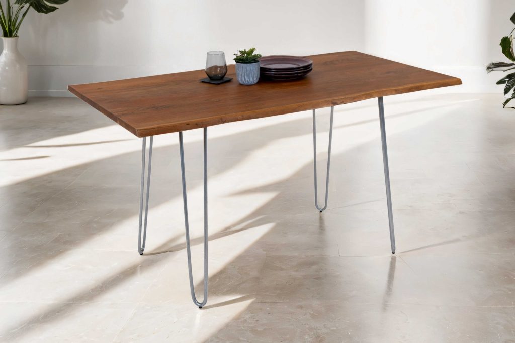 SAM_NEU-Esszimmer-Baumkante-Tische-Hannah-Nussbaum-140-BK_Hannah_140x80_nuss_silber_01