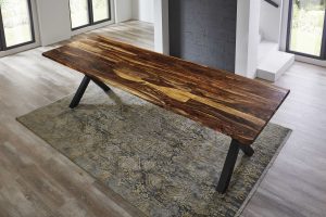 Baumkantentisch 300x100cm Shinafarben lackiert X-Gestell Schwarz LOTTI