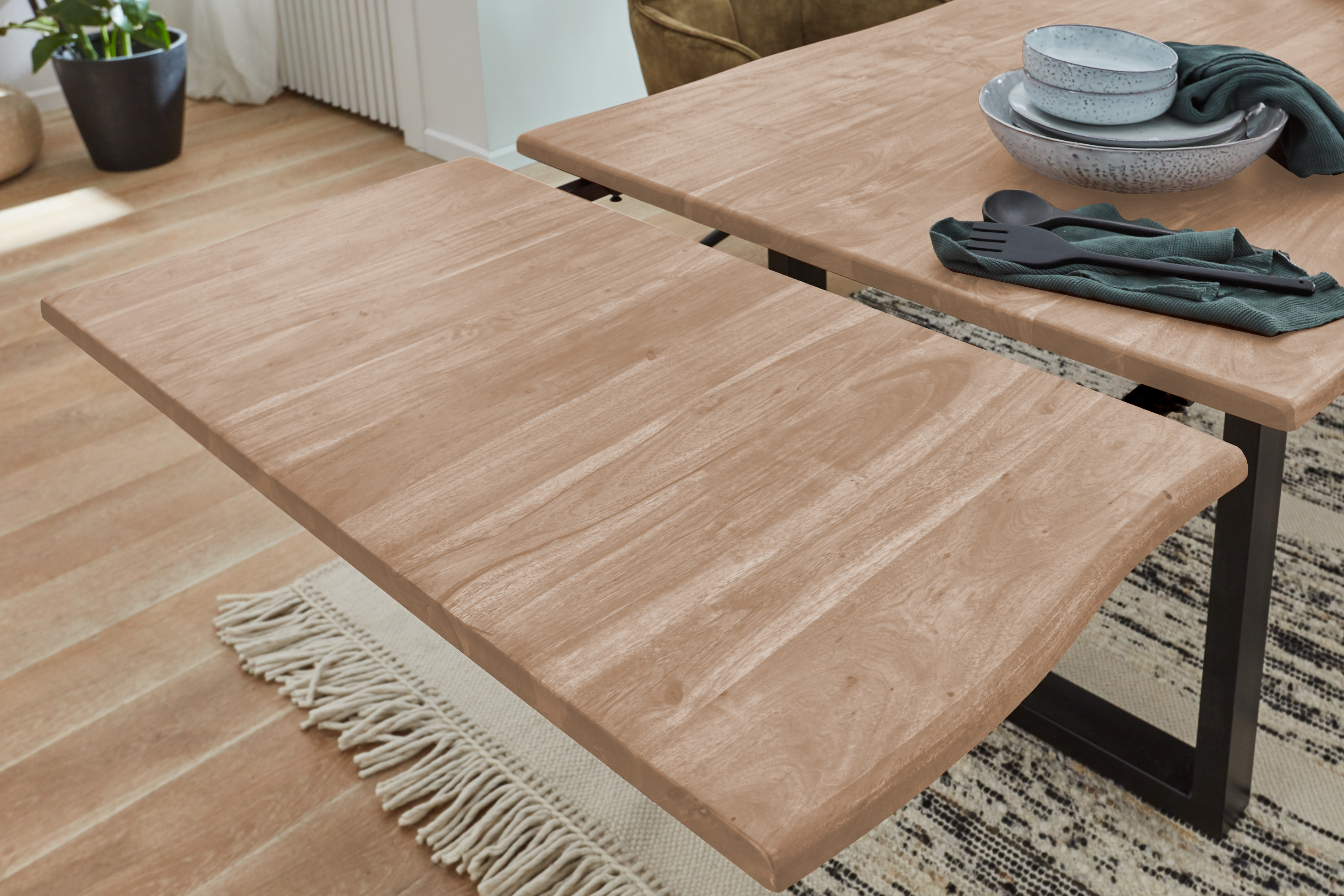 SAM_NEU-Esszimmer-Baumkante-Tische-Norina-mit_Ansteckplatte-stone-schwarz-200280×90-Norina_stone_schwarz_05-78