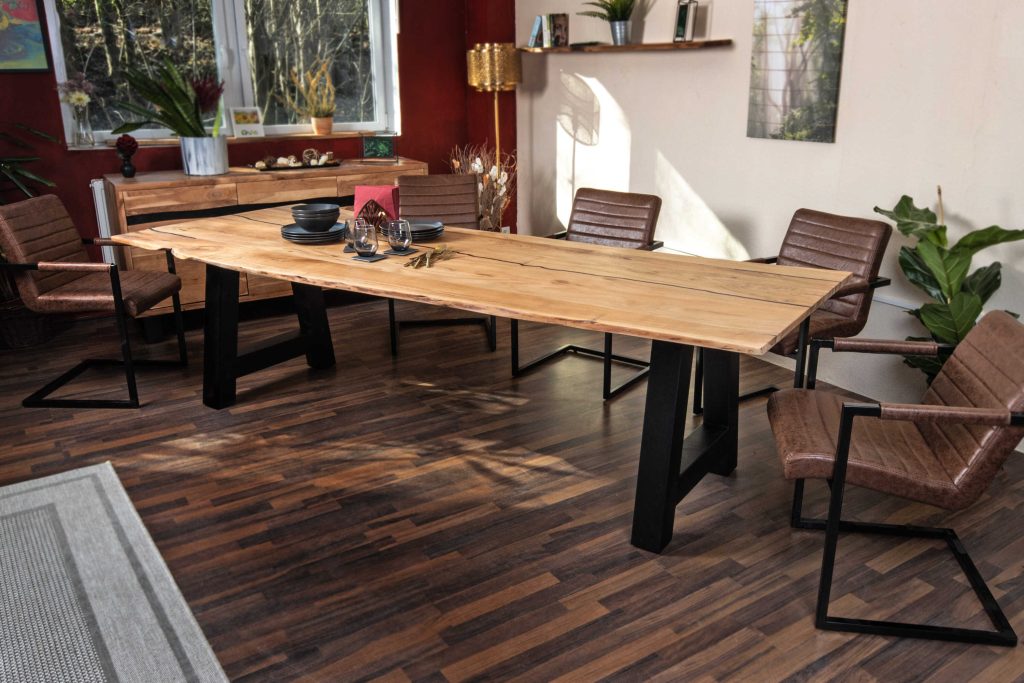 SAM_NEU-Esszimmer-Baumkante-Tische-Polly-Natur-A-Form-schwarz-240-Polly_natur_240_schwarz_01
