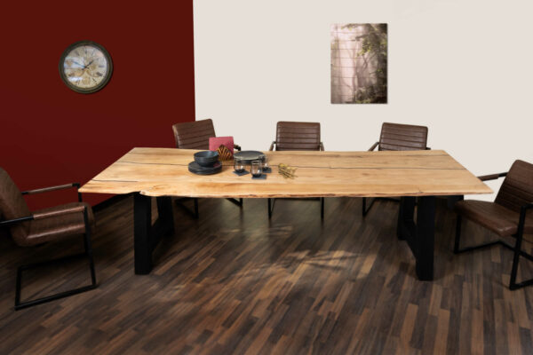 Baumkantentisch Akazie natur mit schwarzen Resin-Adern 280 x 100 cm A-Gestell schwarz POLLY