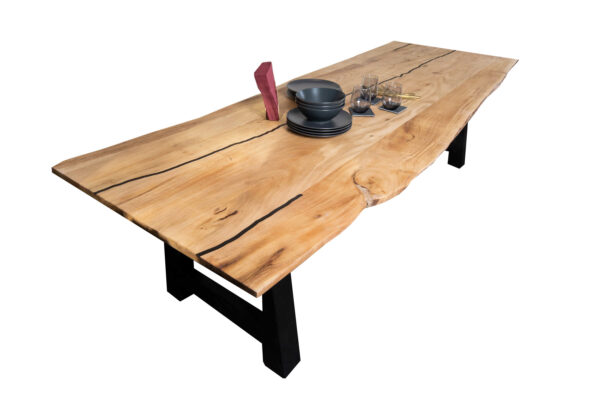 Baumkantentisch Akazie natur mit schwarzen Resin-Adern 280 x 100 cm A-Gestell schwarz POLLY