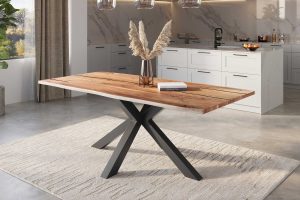 Baumkantentisch Akazie natur mit schwarzen Resin-Adern 200 x 100 cm Spider-Gestell schwarz POLLY