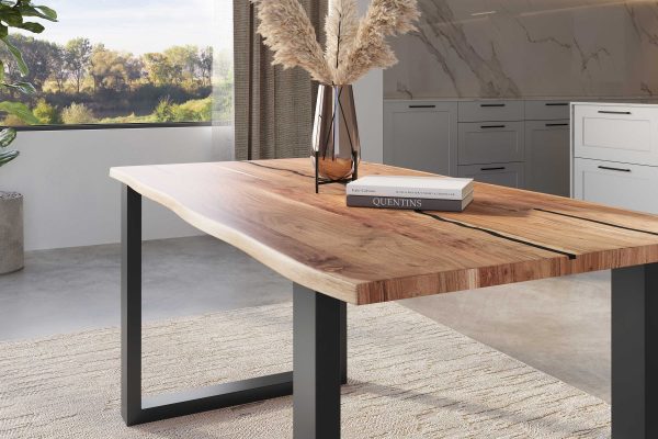 Baumkantentisch Akazie natur mit schwarzen Resin-Adern 180 x 90 cm U-Gestell schwarz POLLY