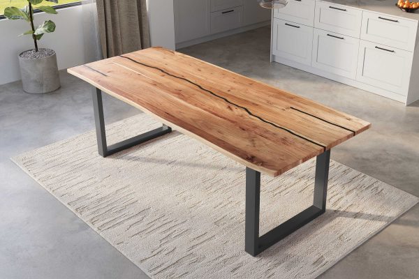 Baumkantentisch Akazie natur mit schwarzen Resin-Adern 260 x 100 cm U-Gestell schwarz POLLY