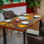 SAM_NEU-Esszimmer-Baumkante-Tische-Ramon-schwarz-180-Ramon_rough_wood_schwarz_09