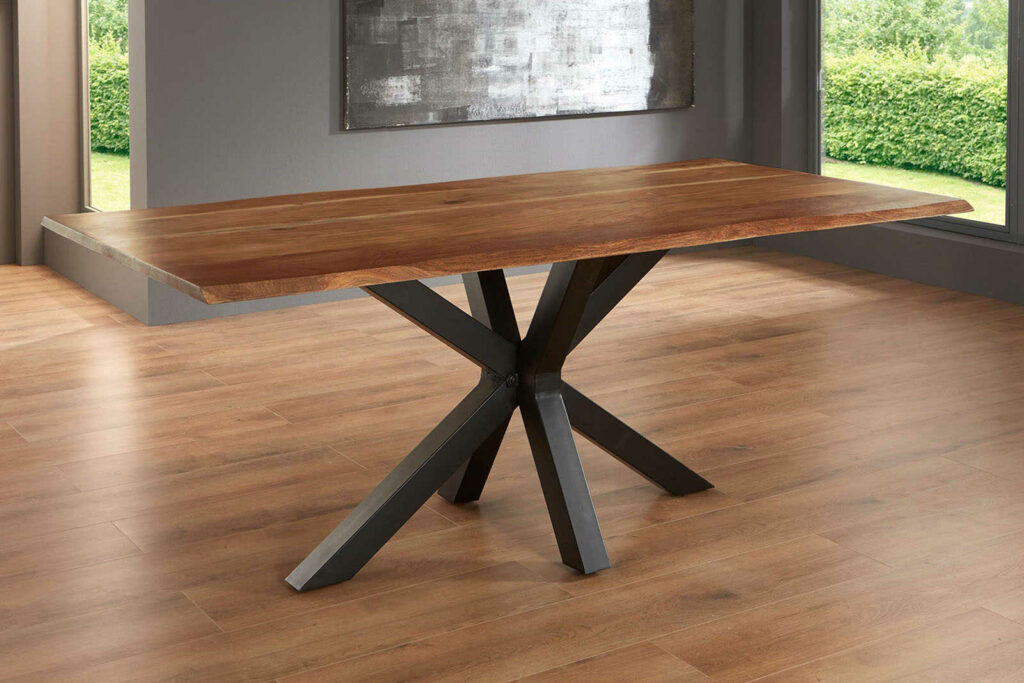 SAM_NEU-Esszimmer-Baumkante-Tische-Spencer-Nussbaum-Schwarz-Spencer_nussbaum_200_04